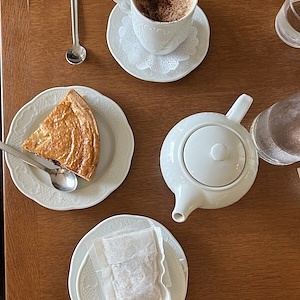 6 Tips for Learning a Language While Studying Abroad Paola Blog 11 Coffee 300